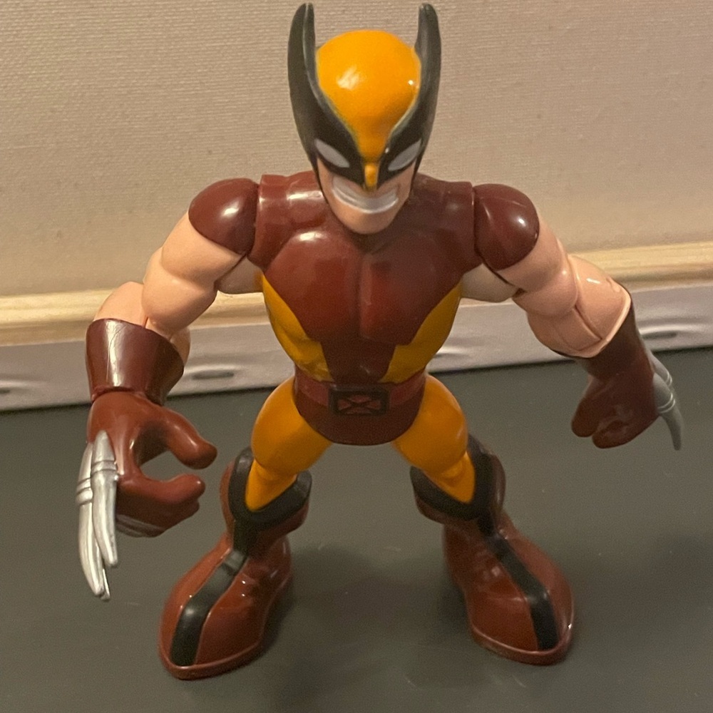 Marvel X men Wolverine Action Figure with Claws - Brown and Yellow